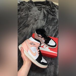 Jordan 1s, good condition, cleaned, size 7M, 8.5W